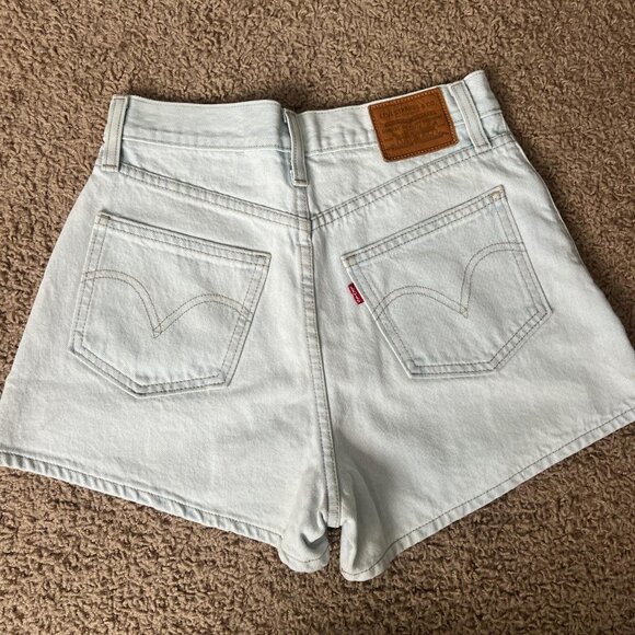 Levi's cream and white high waisted blue denim mom shorts - Picture 2 of 3